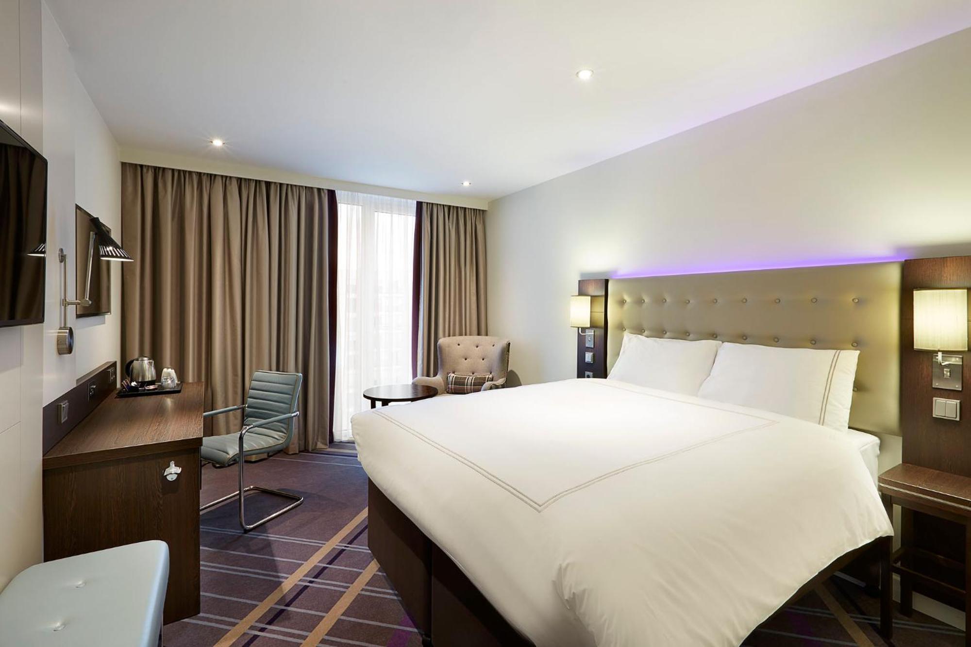 Premier Inn Frankfurt Messe Frankfurt am Main Exterior photo