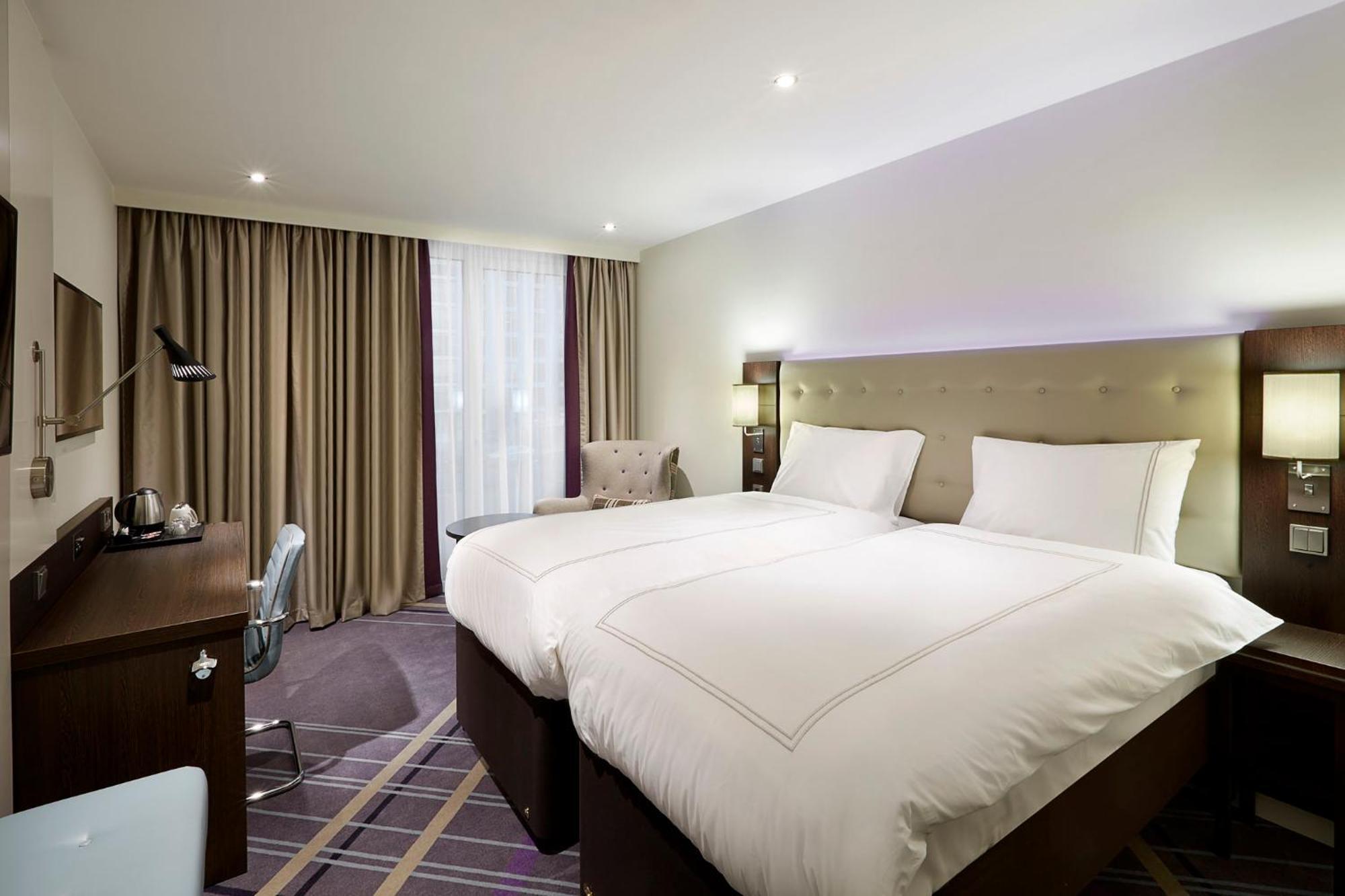 Premier Inn Frankfurt Messe Frankfurt am Main Exterior photo