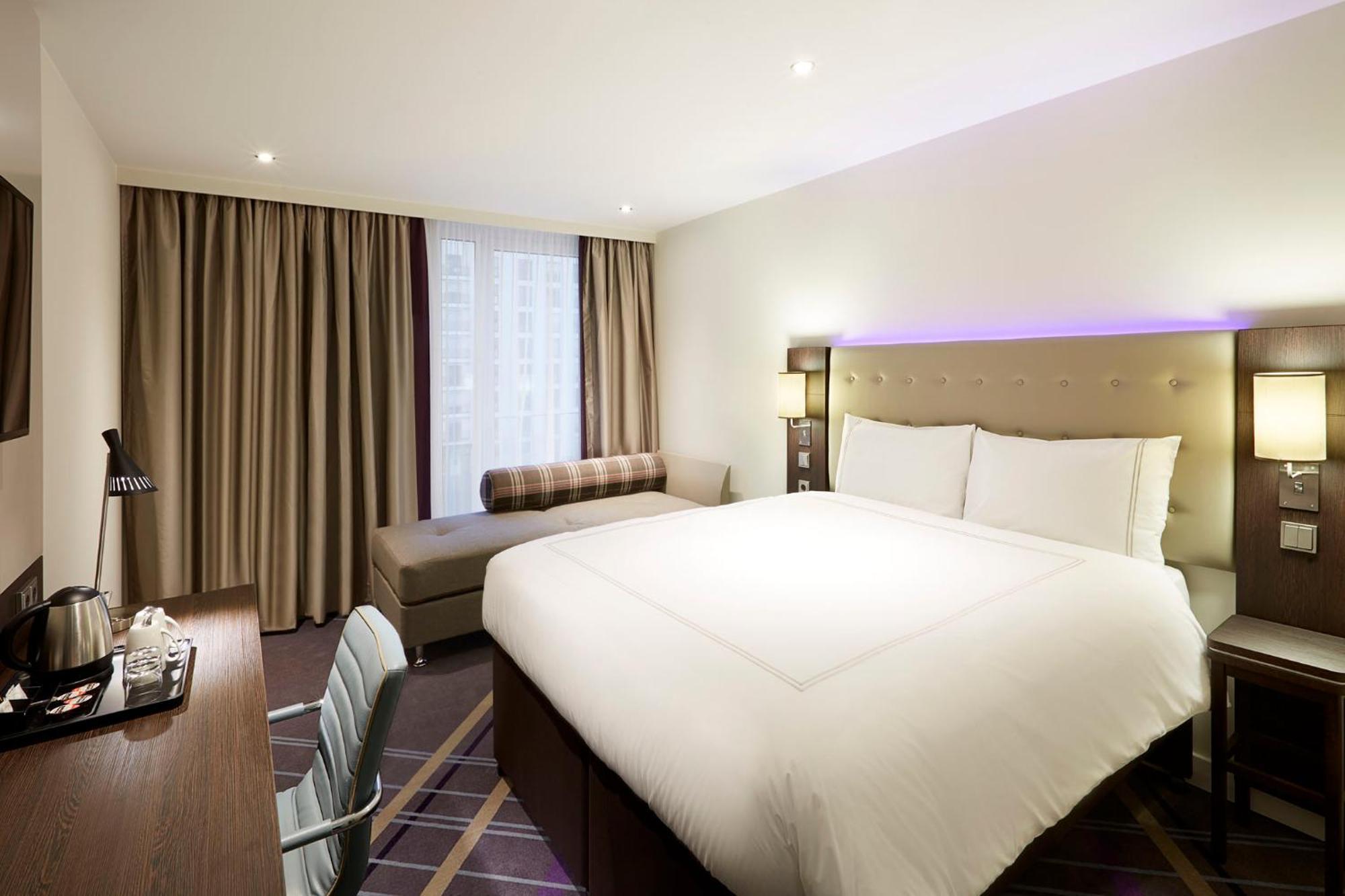 Premier Inn Frankfurt Messe Frankfurt am Main Exterior photo