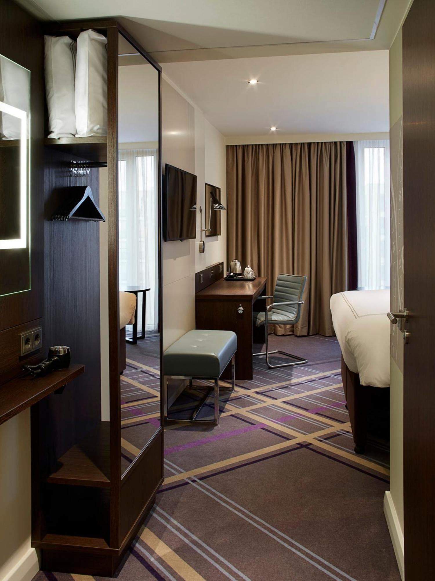Premier Inn Frankfurt Messe Frankfurt am Main Exterior photo