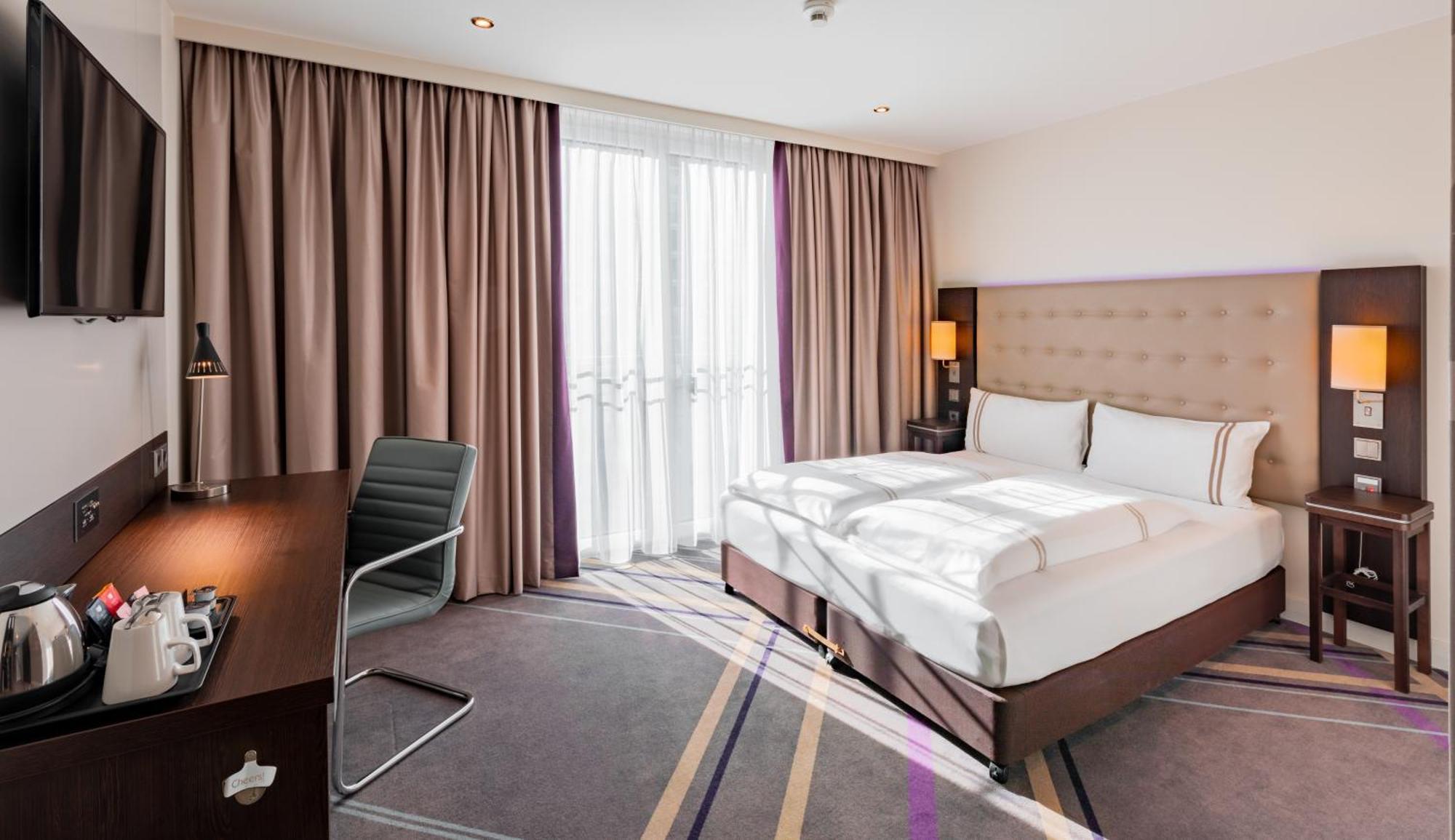 Premier Inn Frankfurt Messe Frankfurt am Main Exterior photo