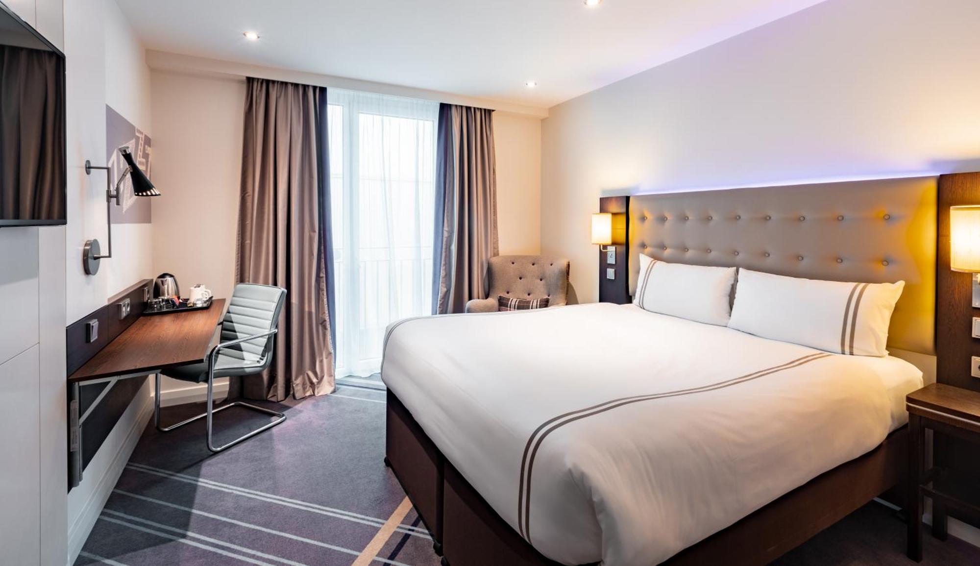 Premier Inn Frankfurt Messe Frankfurt am Main Exterior photo