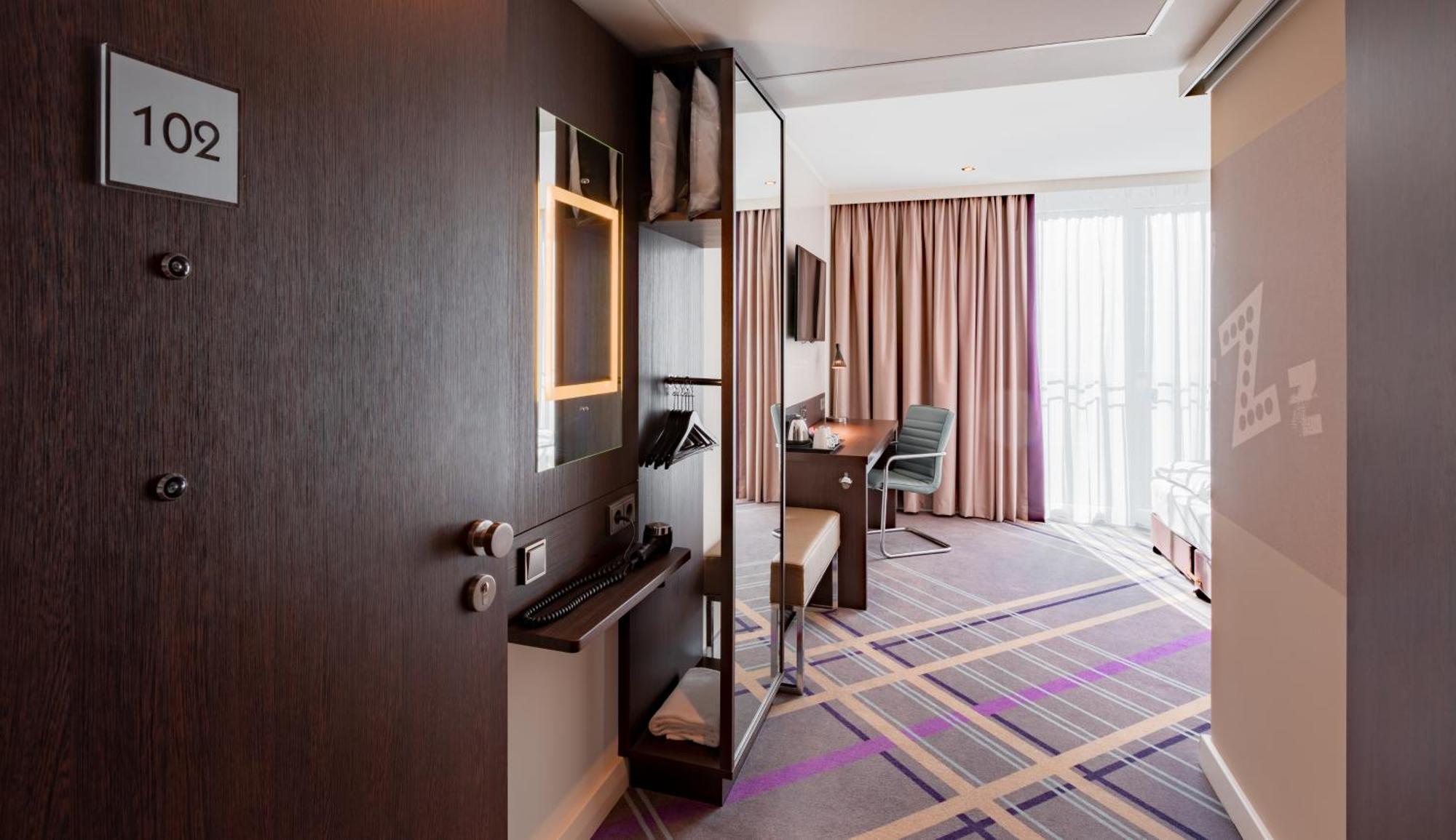 Premier Inn Frankfurt Messe Frankfurt am Main Exterior photo